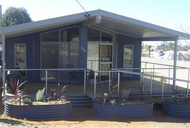 The Real Mccoy Holiday Accommodation Broken Hill Room photo