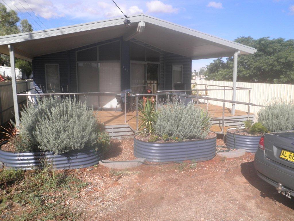 The Real Mccoy Holiday Accommodation Broken Hill Exterior photo